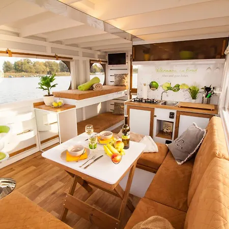 Hotel Wohlfuehlboot Hausboot - Festlieger Im Hafen Bad Saarow - Wc An Bord, Dusche An Land Zewnętrze zdjęcie