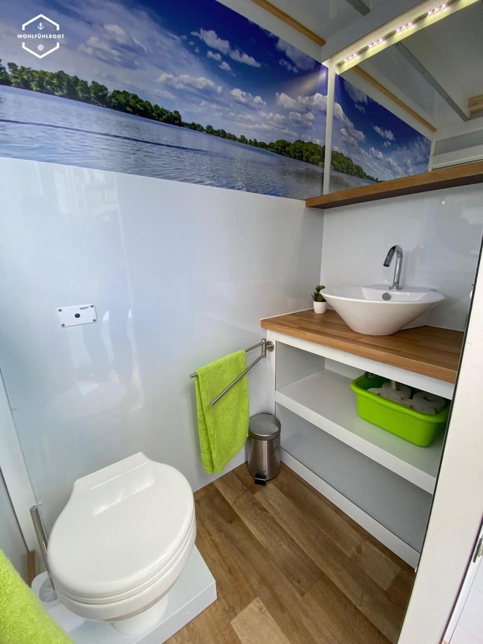Wohlfuehlboot Hausboot - Festlieger Im Hafen - Wc An Bord, Dusche An Land Botel Bad Saarow