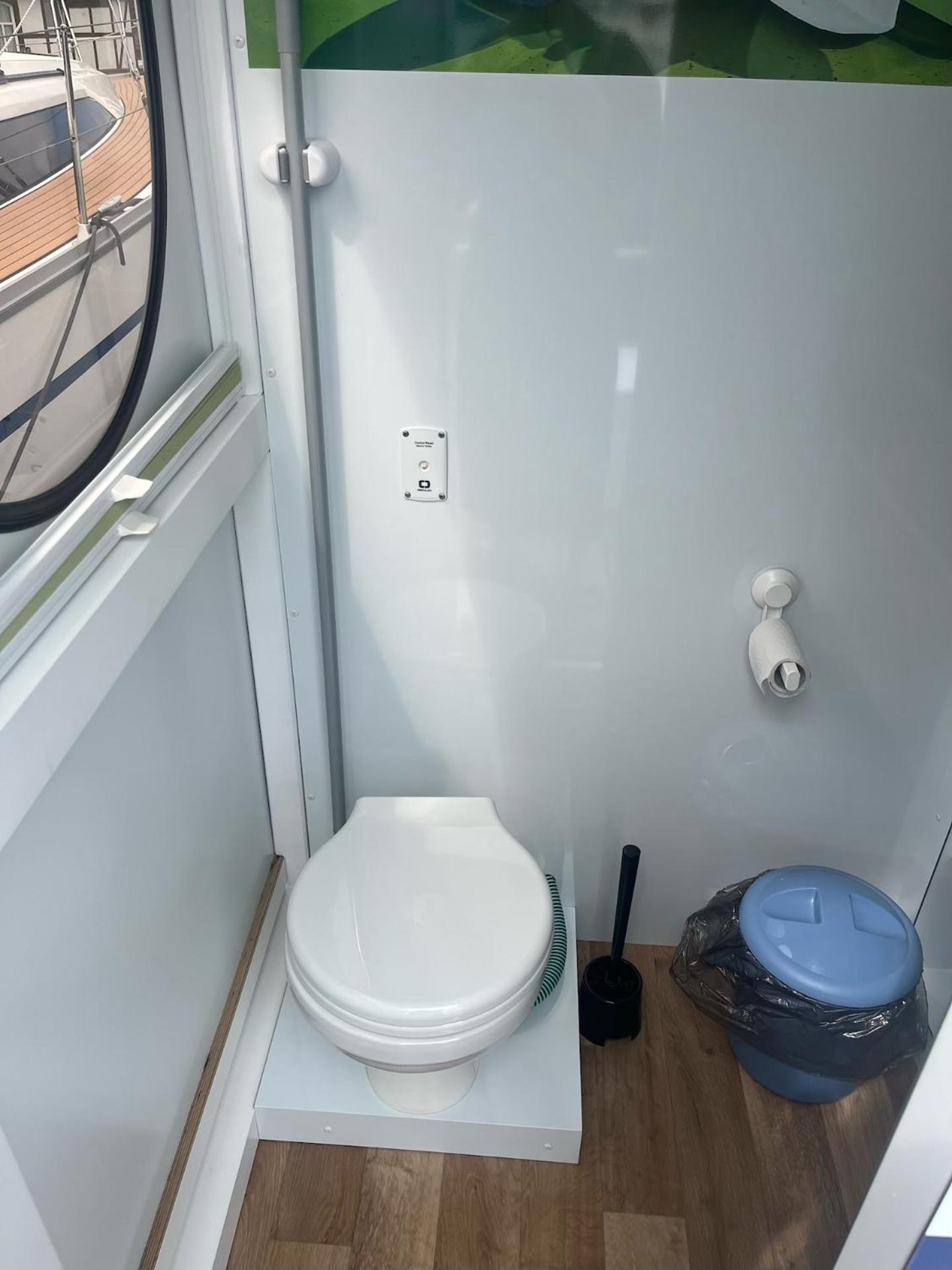 Wohlfuehlboot Hausboot - Festlieger Im Hafen - Wc An Bord, Dusche An Land Botel Bad Saarow