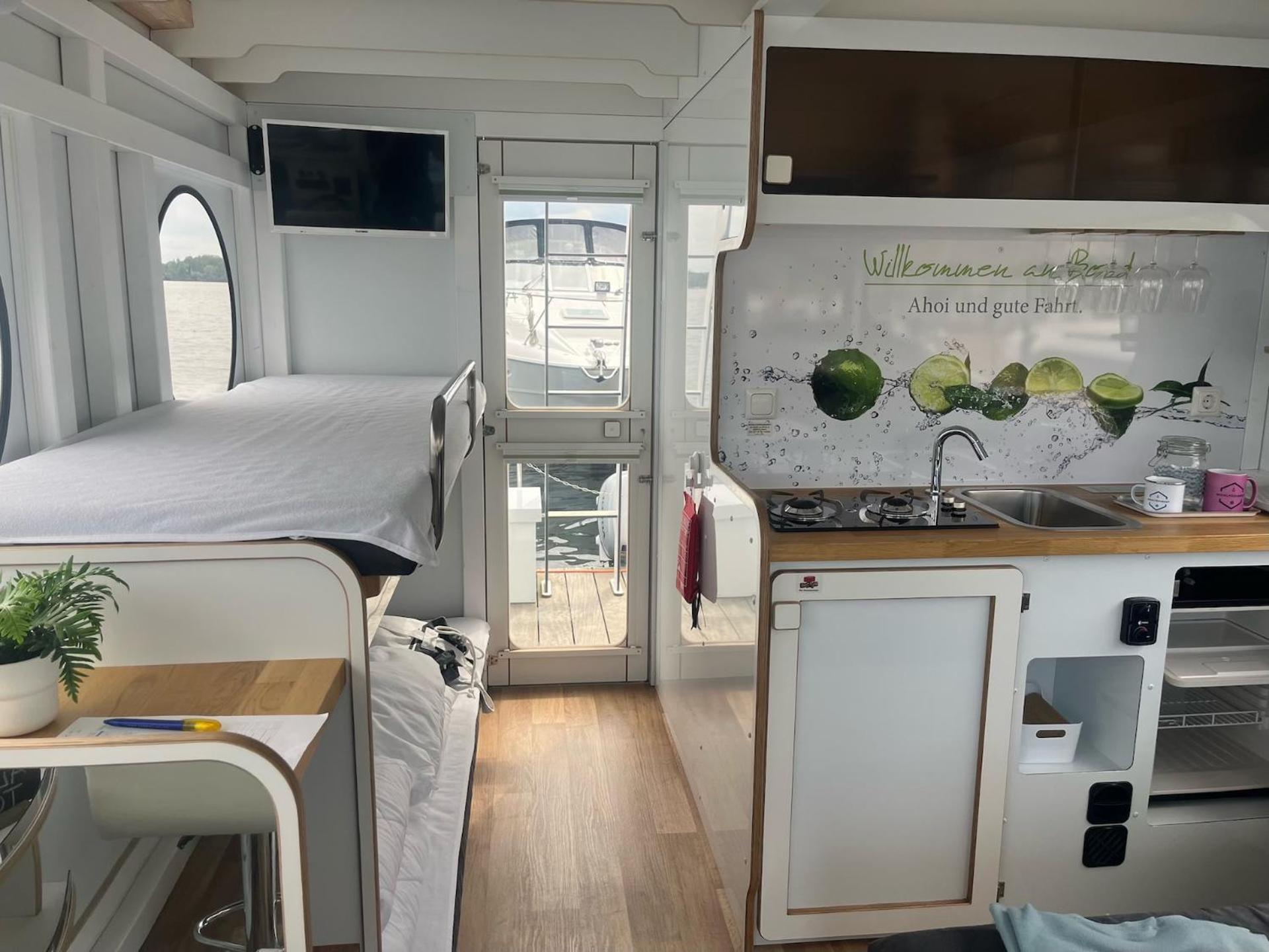 Wohlfuehlboot Hausboot - Festlieger Im Hafen - Wc An Bord, Dusche An Land * Bad Saarow