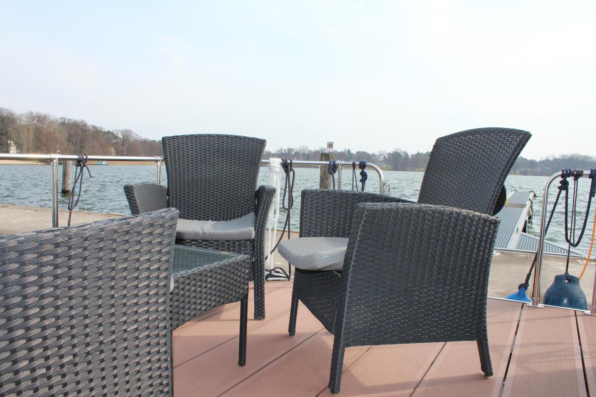 Wohlfuehlboot Hausboot - Festlieger Im Hafen - Wc An Bord, Dusche An Land * Bad Saarow
