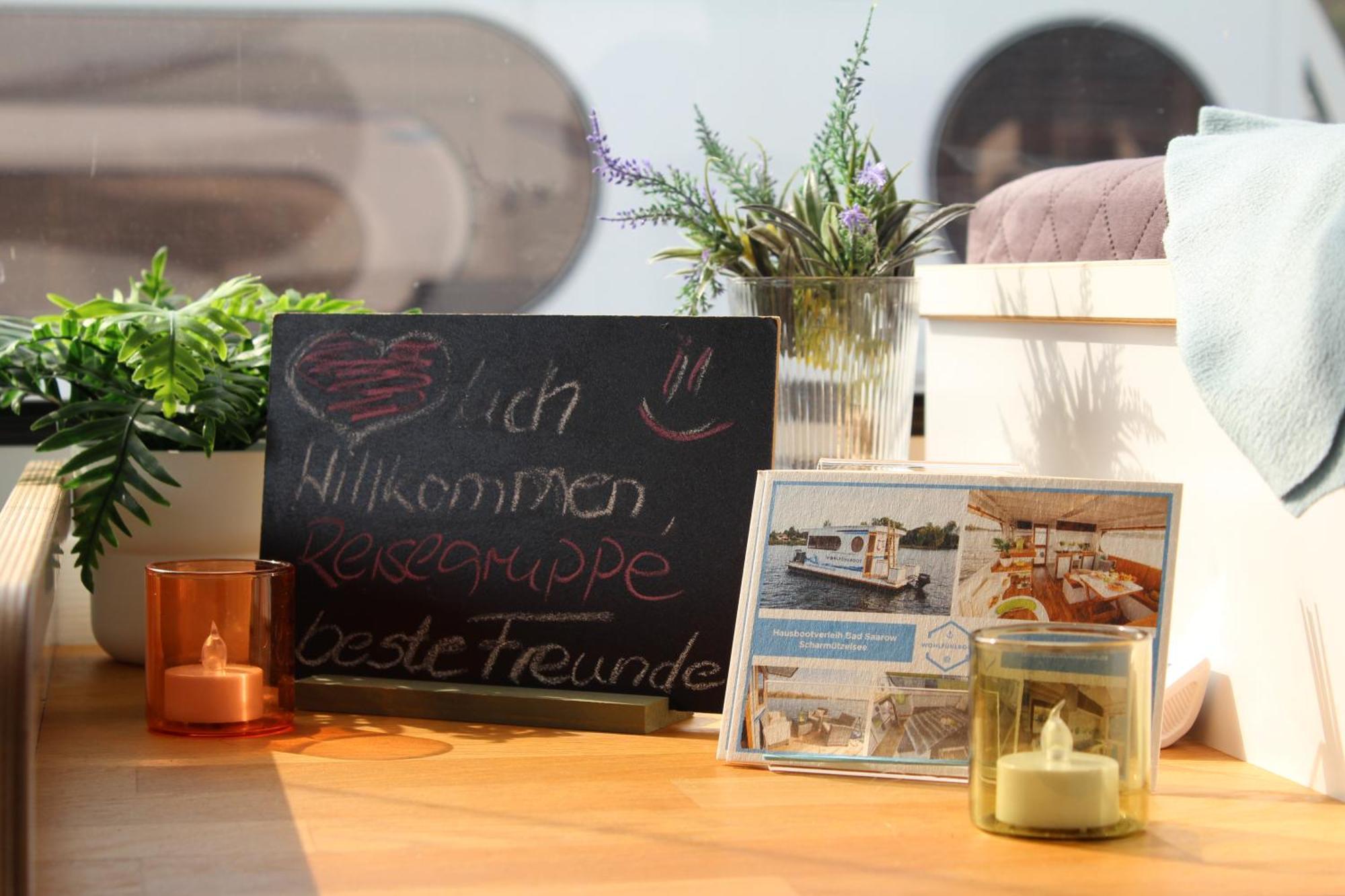 Bateau-hôtel Wohlfuehlboot Hausboot - Festlieger Im Hafen - Wc An Bord, Dusche An Land Bad Saarow