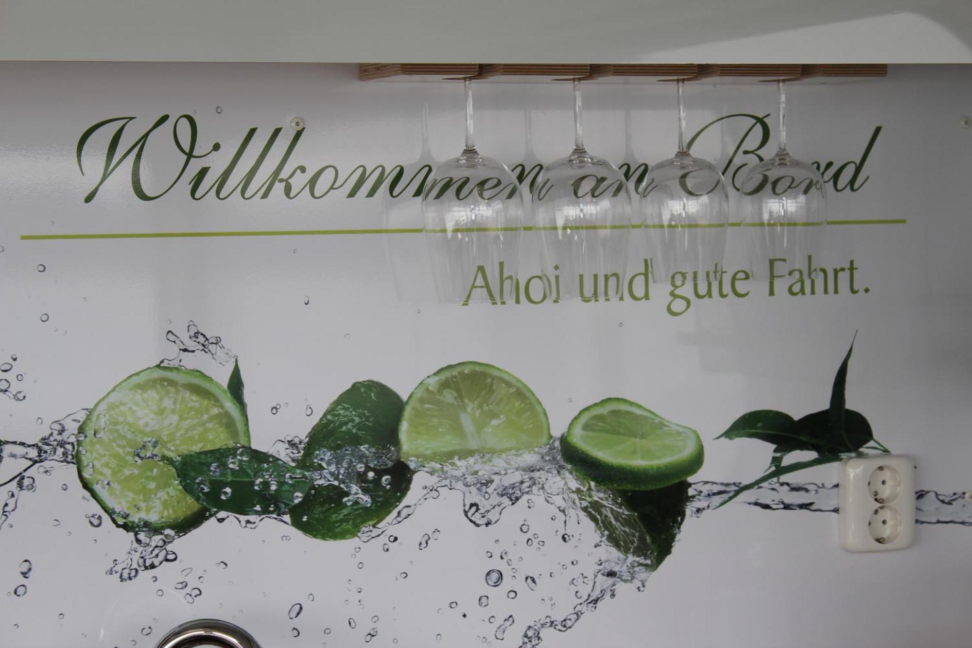 Wohlfuehlboot Hausboot - Festlieger Im Hafen - Wc An Bord, Dusche An Land Bateau-hôtel Bad Saarow